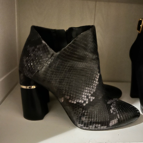 booties - Picture 2 of 3